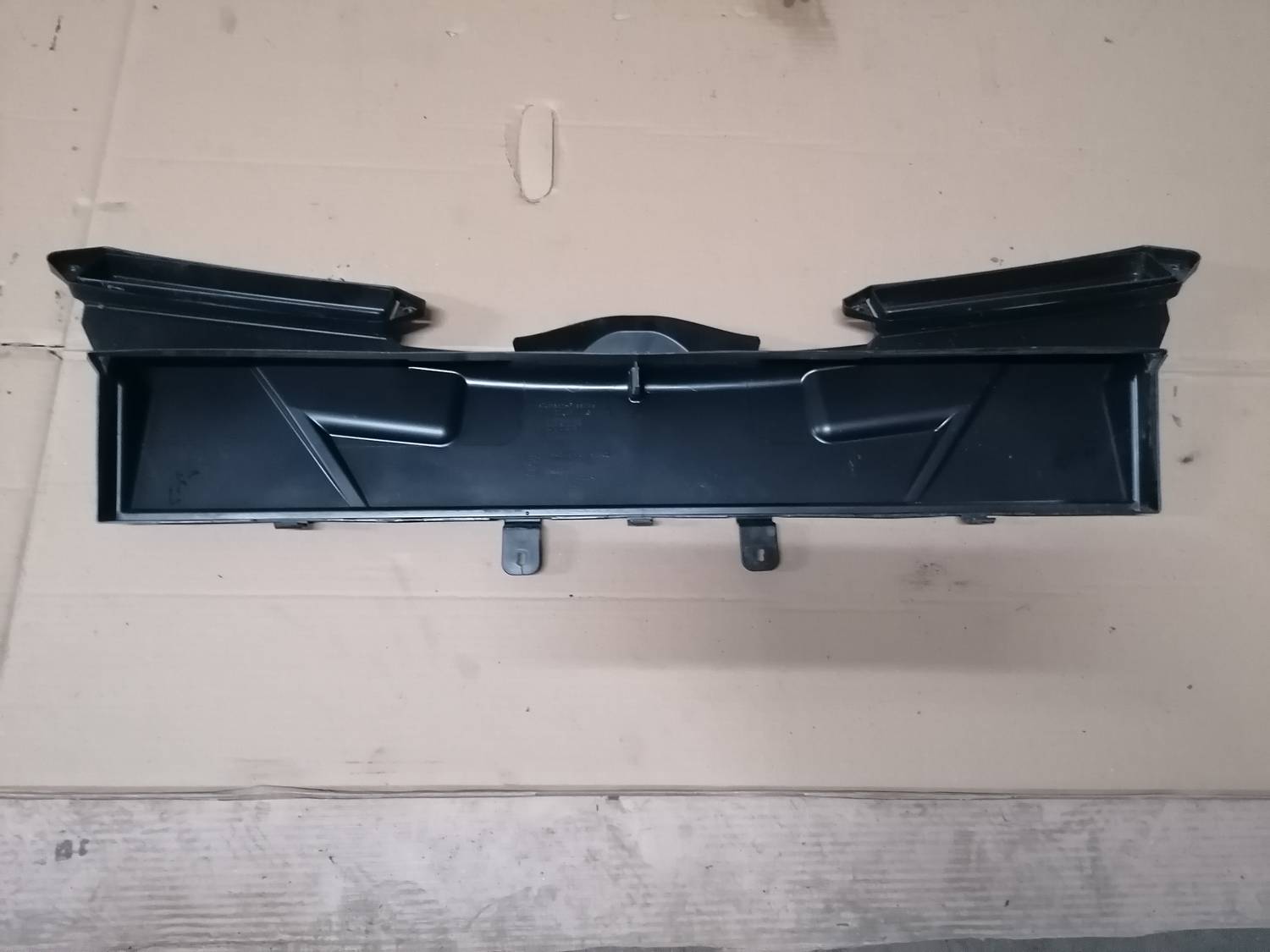 Salona gaisa filtra korpuss priekš BMW 318D E91 2008 TOURING 2 Salona gaisa filtra korpuss priekš BMW 318D E91 2008 TOURING