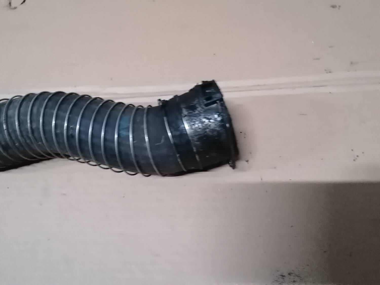 Interkulera caurule priekš BMW 318D E91 2008 TOURING 3 Interkulera caurule priekš BMW 318D E91 2008 TOURING