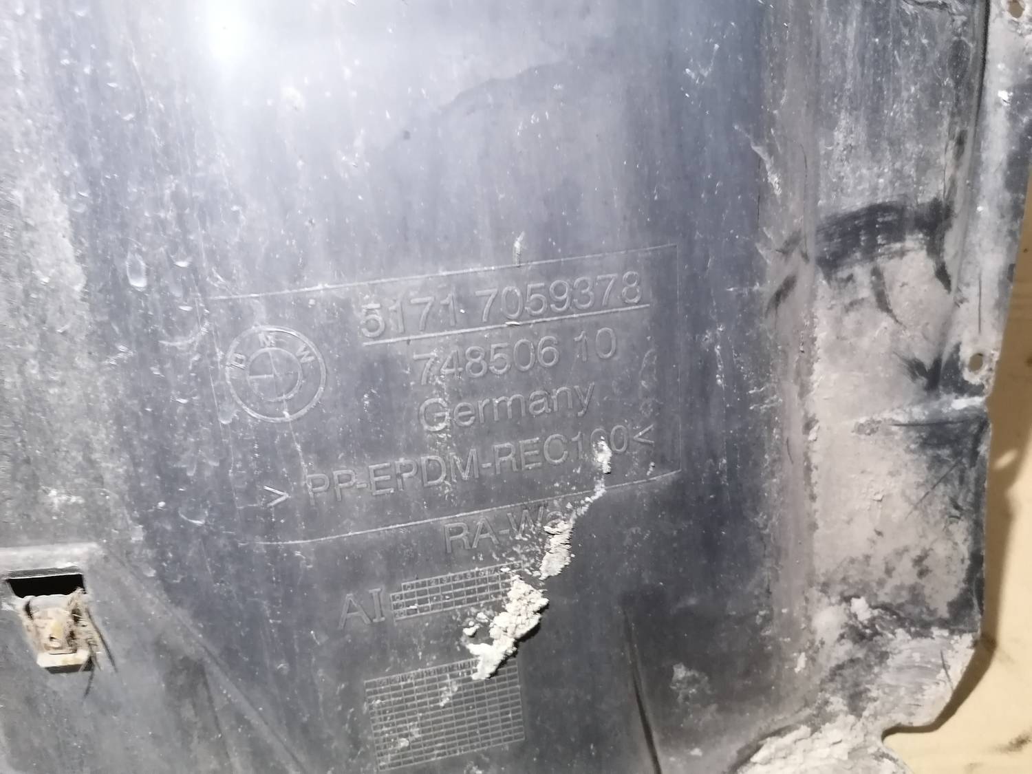 Priekšējais labais paspārns priekš BMW 318D E91 2008 TOURING 4 Priekšējais labais paspārns priekš BMW 318D E91 2008 TOURING