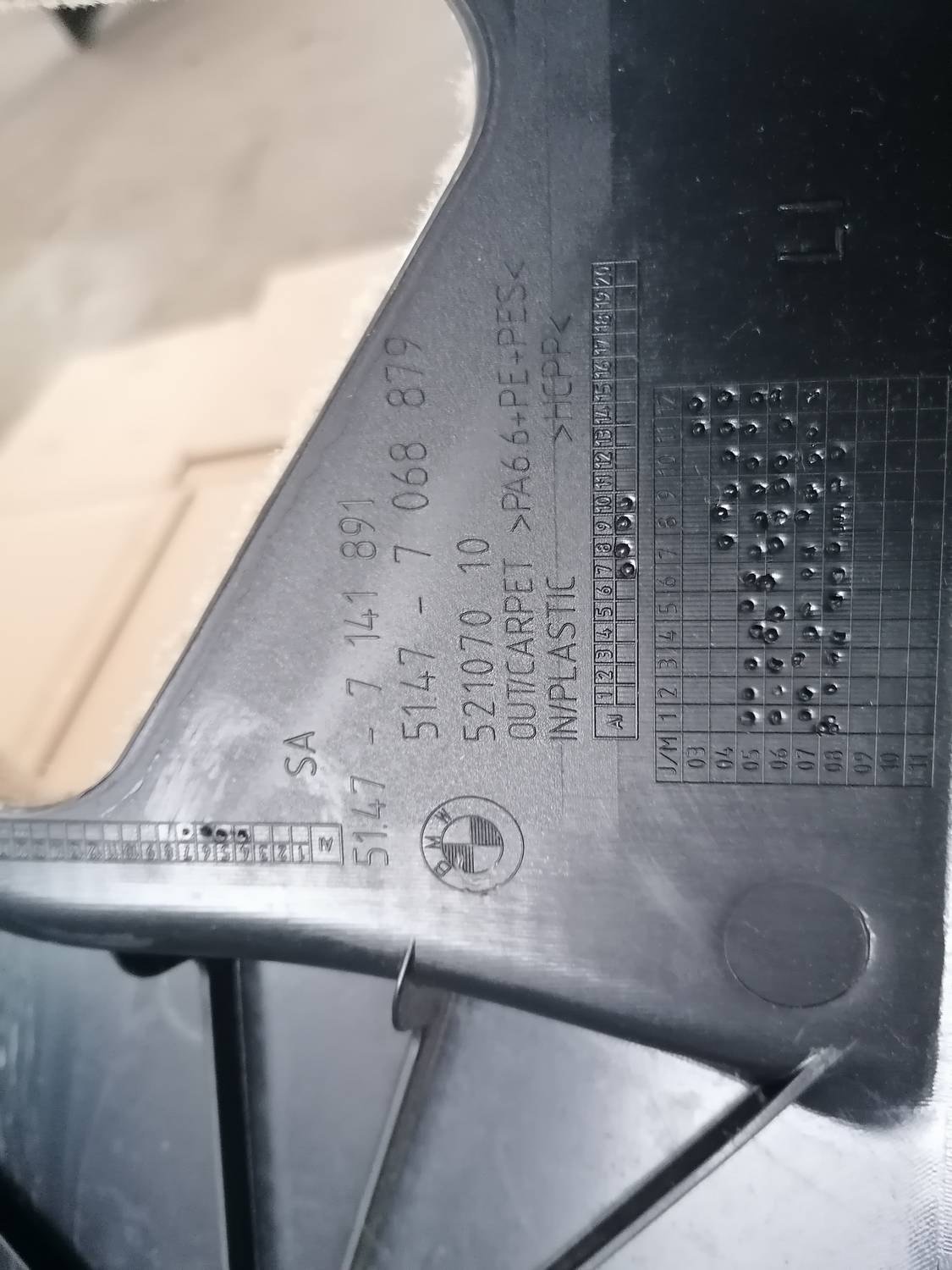 Bagāžnieka nodalījuma sānu apdare priekš BMW 318D E91 2008 TOURING 4 Bagāžnieka nodalījuma sānu apdare priekš BMW 318D E91 2008 TOURING