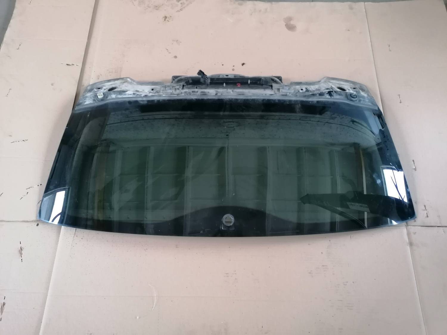 Aizmugures stikls priekš BMW 318D E91 2008 TOURING 1 Aizmugures stikls priekš BMW 318D E91 2008 TOURING