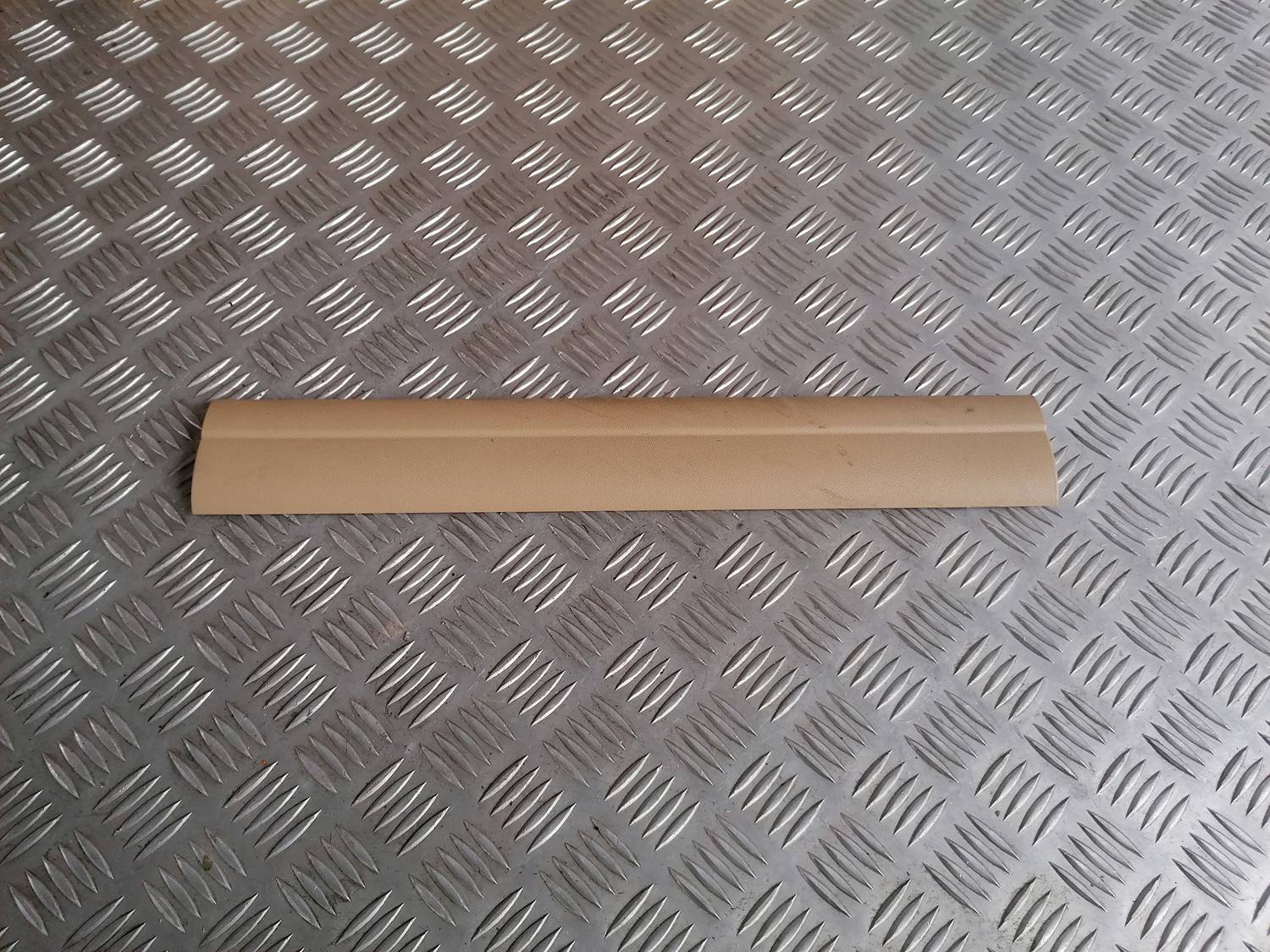 Sliekšņa priekšēja kreisa uzlika (salonā) priekš BMW 318D E91 2008 TOURING 1 Sliekšņa priekšēja kreisa uzlika (salonā) priekš BMW 318D E91 2008 TOURING