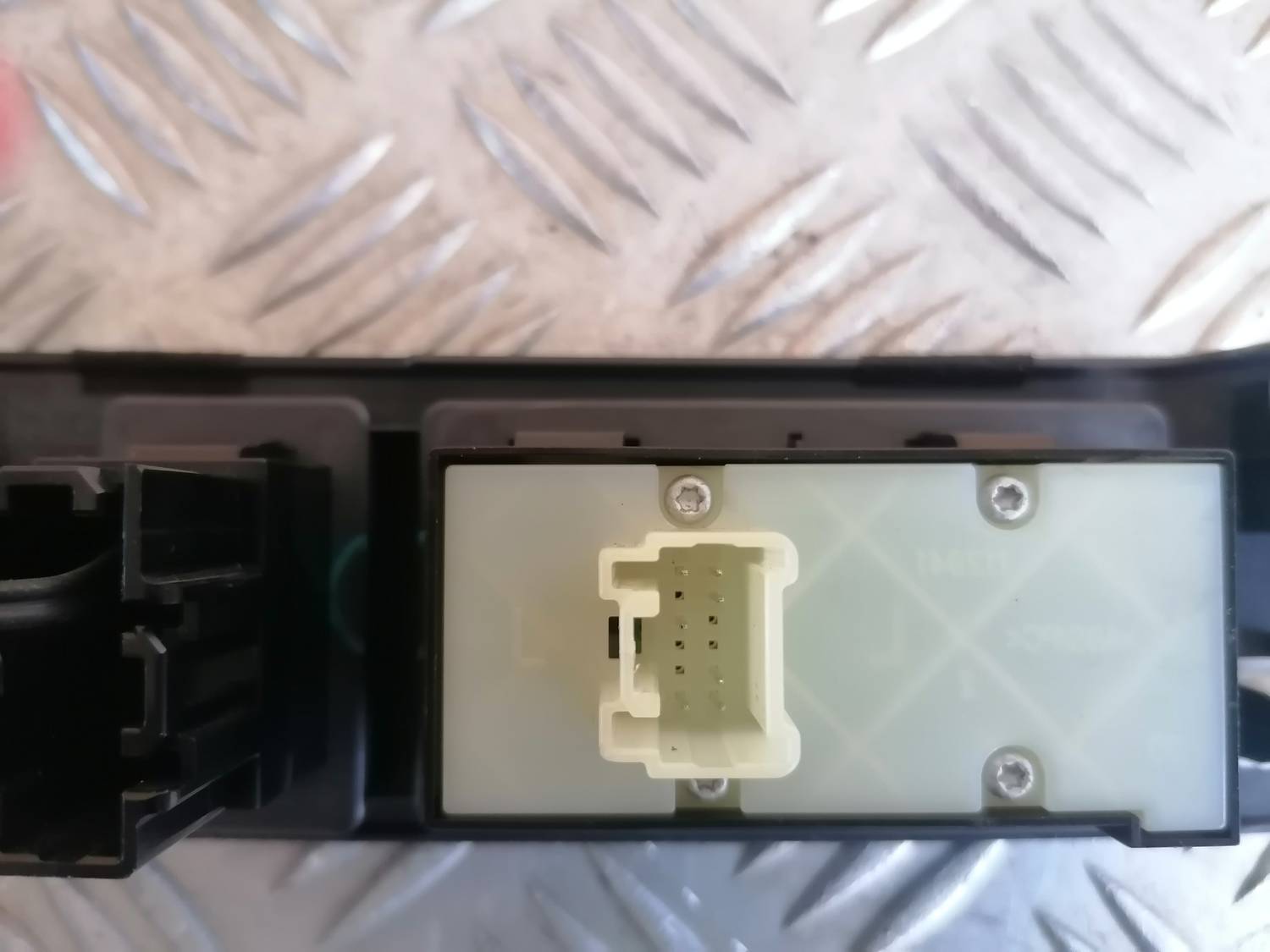 Mērinstrumentu paneļa pārslēgšanas pogas priekš MAZDA 6 2007 6 Mērinstrumentu paneļa pārslēgšanas pogas priekš MAZDA 6 2007