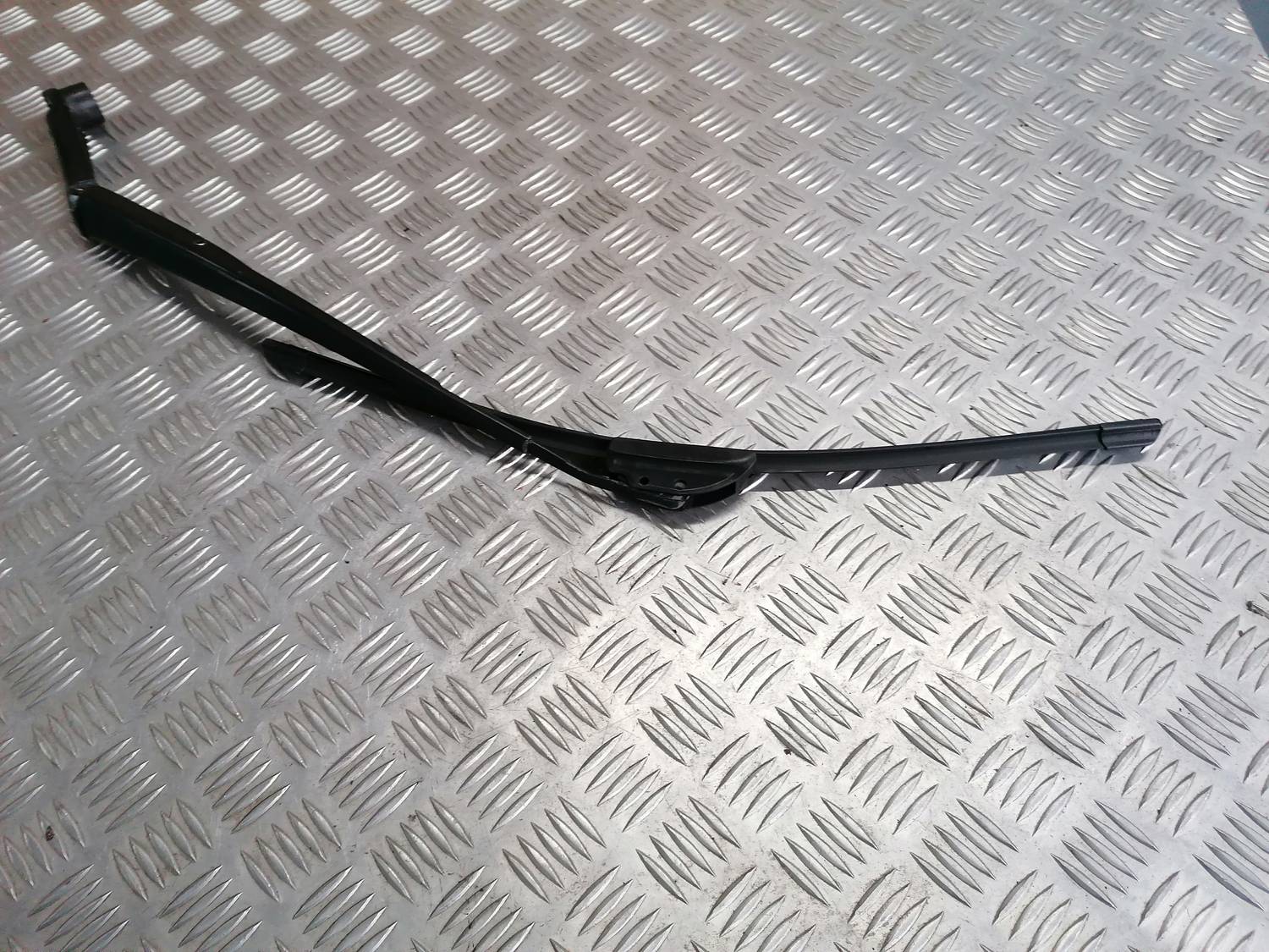 Vējstikla slotiņa priekš MAZDA 6 2007 2 Vējstikla slotiņa priekš MAZDA 6 2007