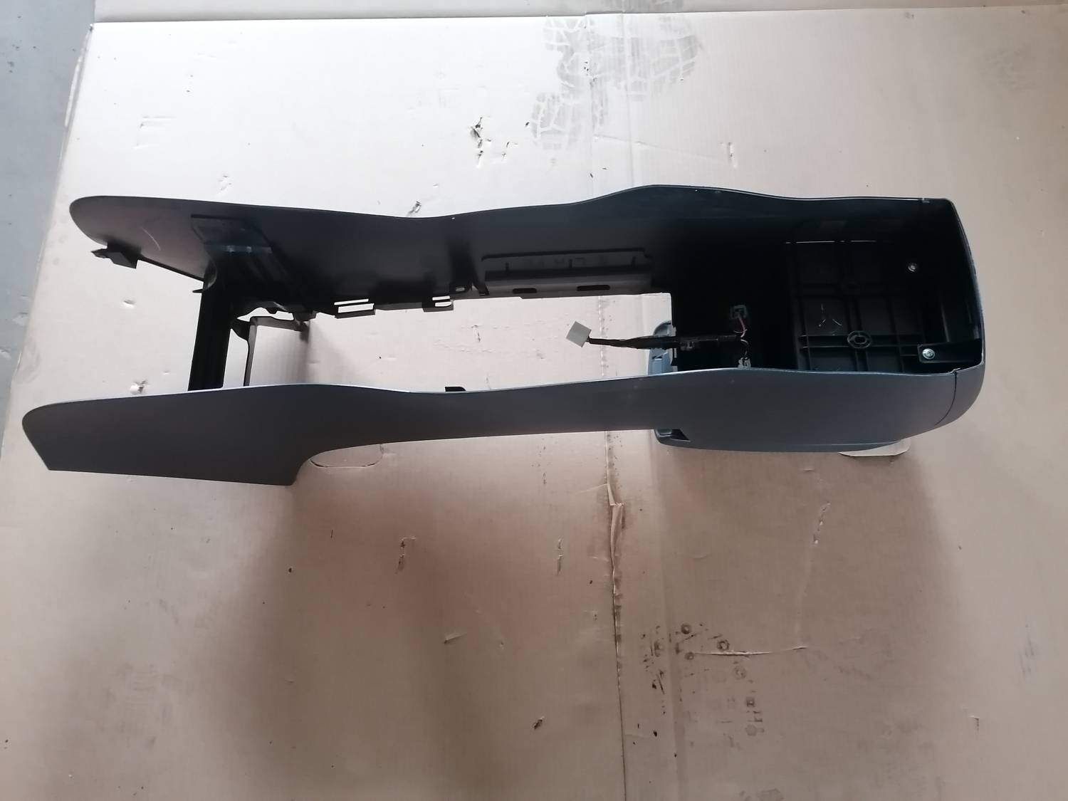 Centrālās konsoles apdares lielākā daļa priekš MAZDA 6 2007 4 Centrālās konsoles apdares lielākā daļa priekš MAZDA 6 2007