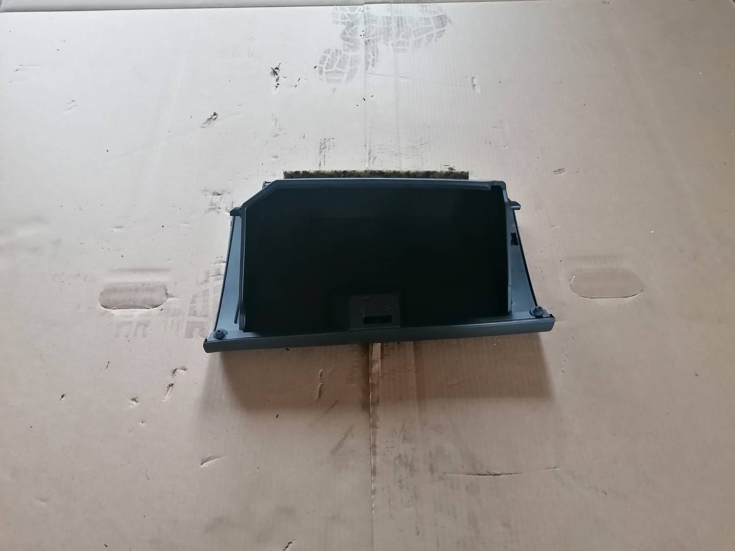 Mantu glabāšanas nodalījums pasažiera pusē priekš MAZDA 6 2007 3 Mantu glabāšanas nodalījums pasažiera pusē priekš MAZDA 6 2007