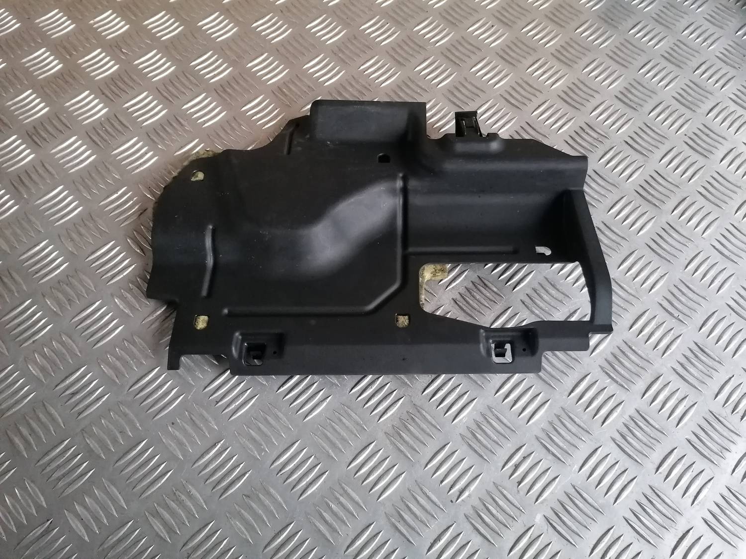 Mērinstrumentu paneļa apakšēja apdare priekš MAZDA 6 2007 1 Mērinstrumentu paneļa apakšēja apdare priekš MAZDA 6 2007