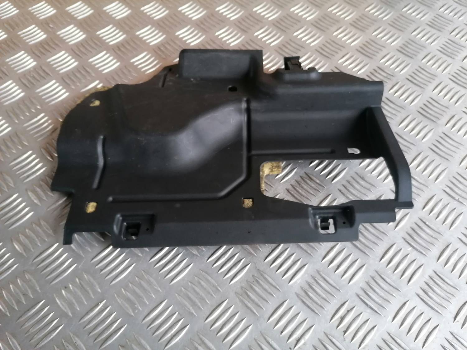 Mērinstrumentu paneļa apakšēja apdare priekš MAZDA 6 2007 2 Mērinstrumentu paneļa apakšēja apdare priekš MAZDA 6 2007