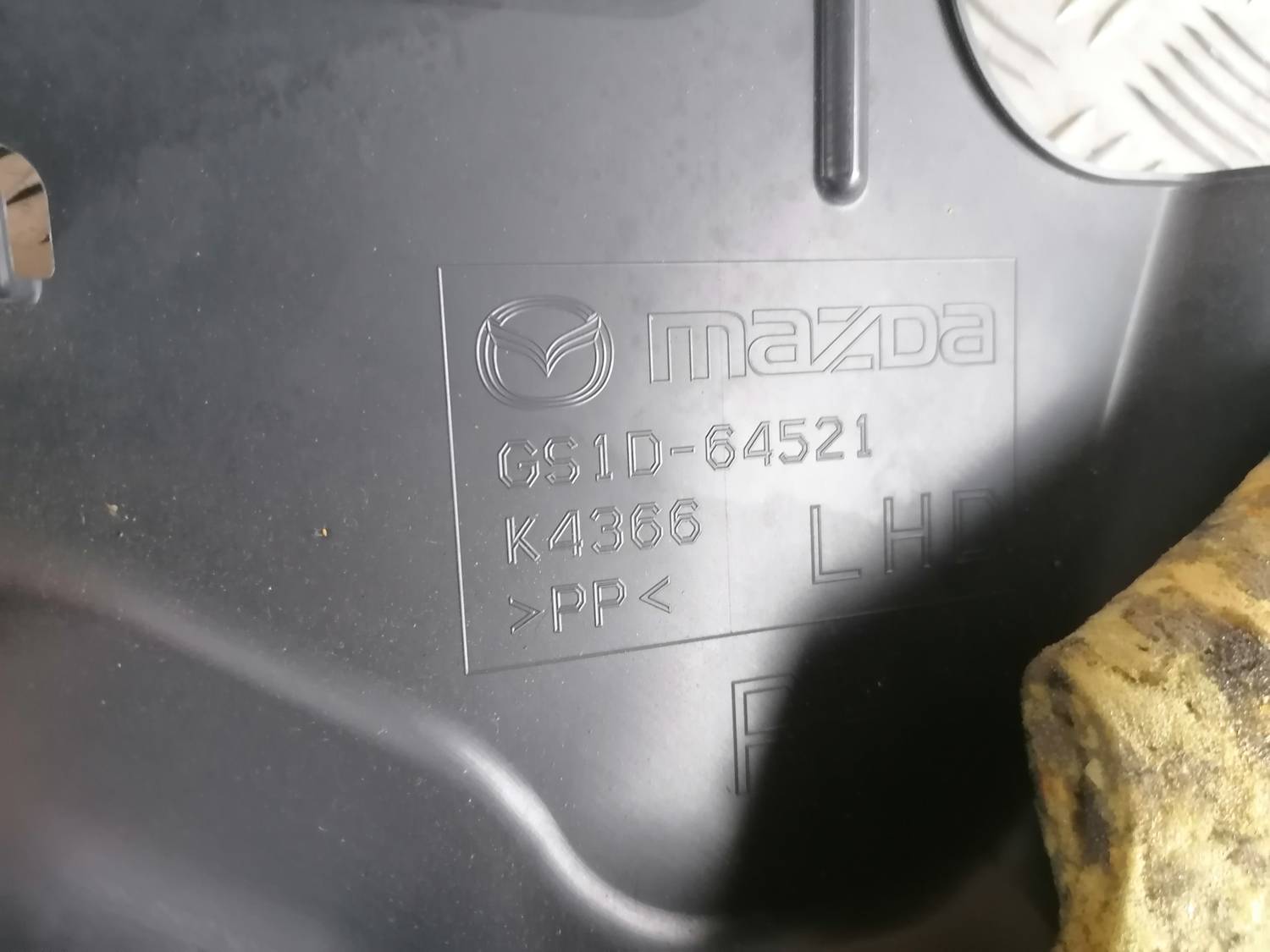 Mērinstrumentu paneļa apakšēja apdare priekš MAZDA 6 2007 4 Mērinstrumentu paneļa apakšēja apdare priekš MAZDA 6 2007