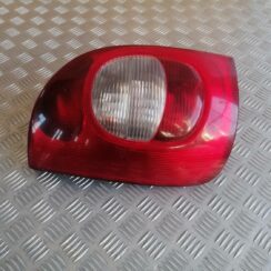 Aizmugurējais kreisais lukturis priekš XSARA PICASSO 2003
