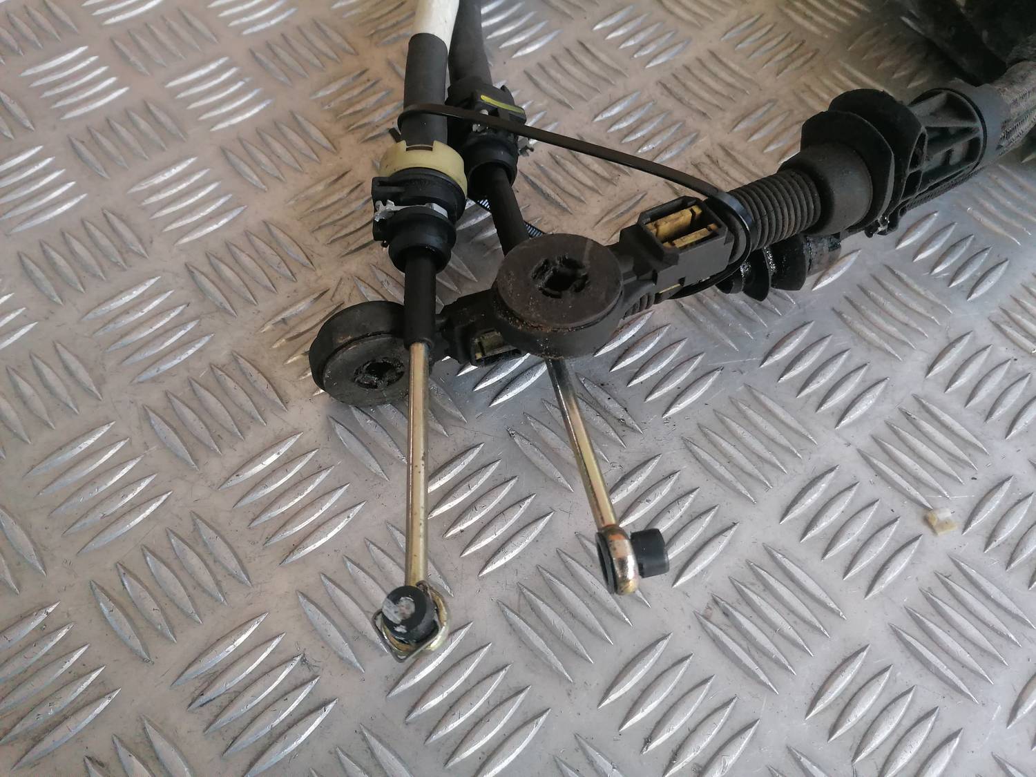 Pārnesumu pārslēgšanas mehānisma troses priekš XSARA PICASSO 2003 4 Pārnesumu pārslēgšanas mehānisma troses priekš XSARA PICASSO 2003