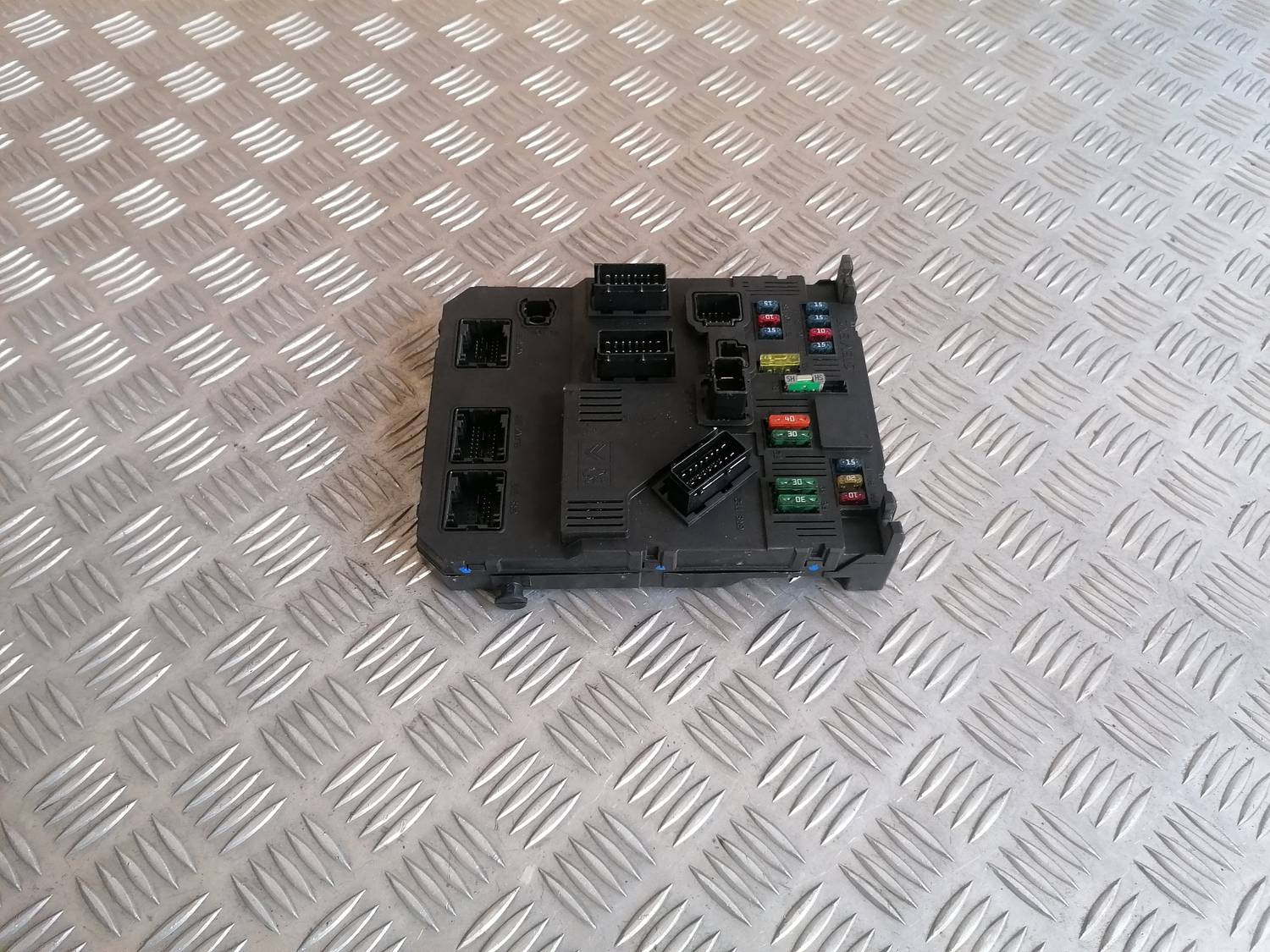 Drošinātāju relejas kaste priekš XSARA PICASSO 2003 1 Drošinātāju relejas kaste priekš XSARA PICASSO 2003