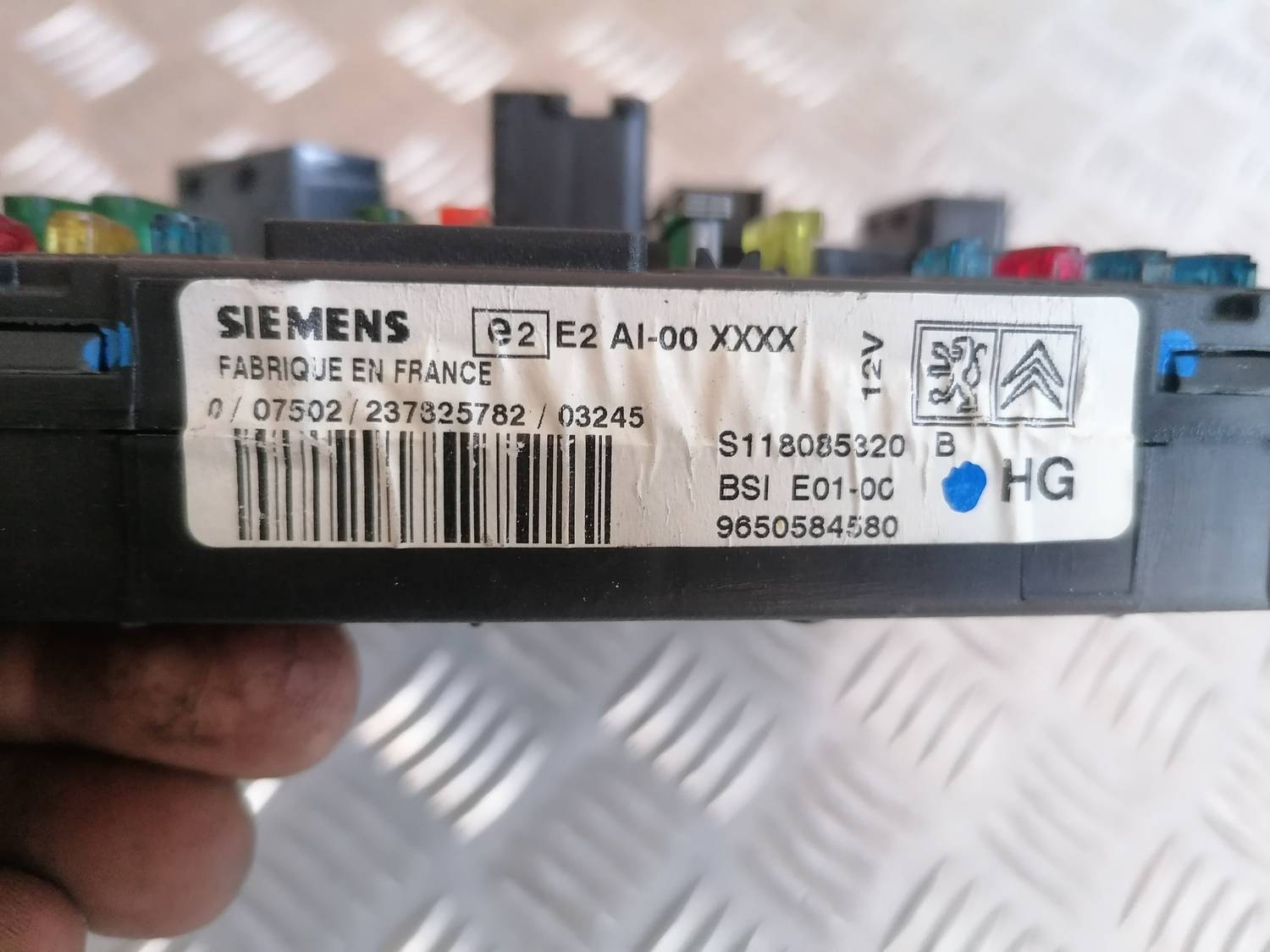 Drošinātāju relejas kaste priekš XSARA PICASSO 2003 6 Drošinātāju relejas kaste priekš XSARA PICASSO 2003