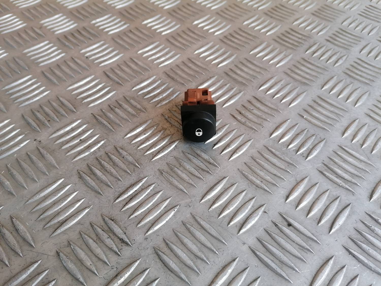 Atvēršanas/aizvēršanas poga priekš XSARA PICASSO 2003 1 Atvēršanas/aizvēršanas poga priekš XSARA PICASSO 2003