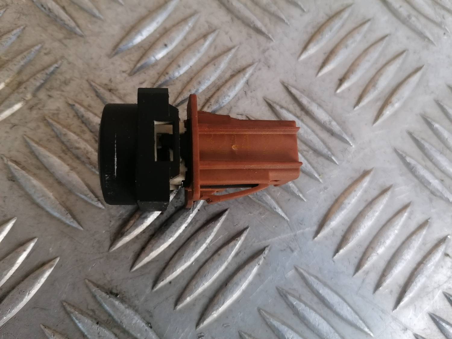 Atvēršanas/aizvēršanas poga priekš XSARA PICASSO 2003 4 Atvēršanas/aizvēršanas poga priekš XSARA PICASSO 2003