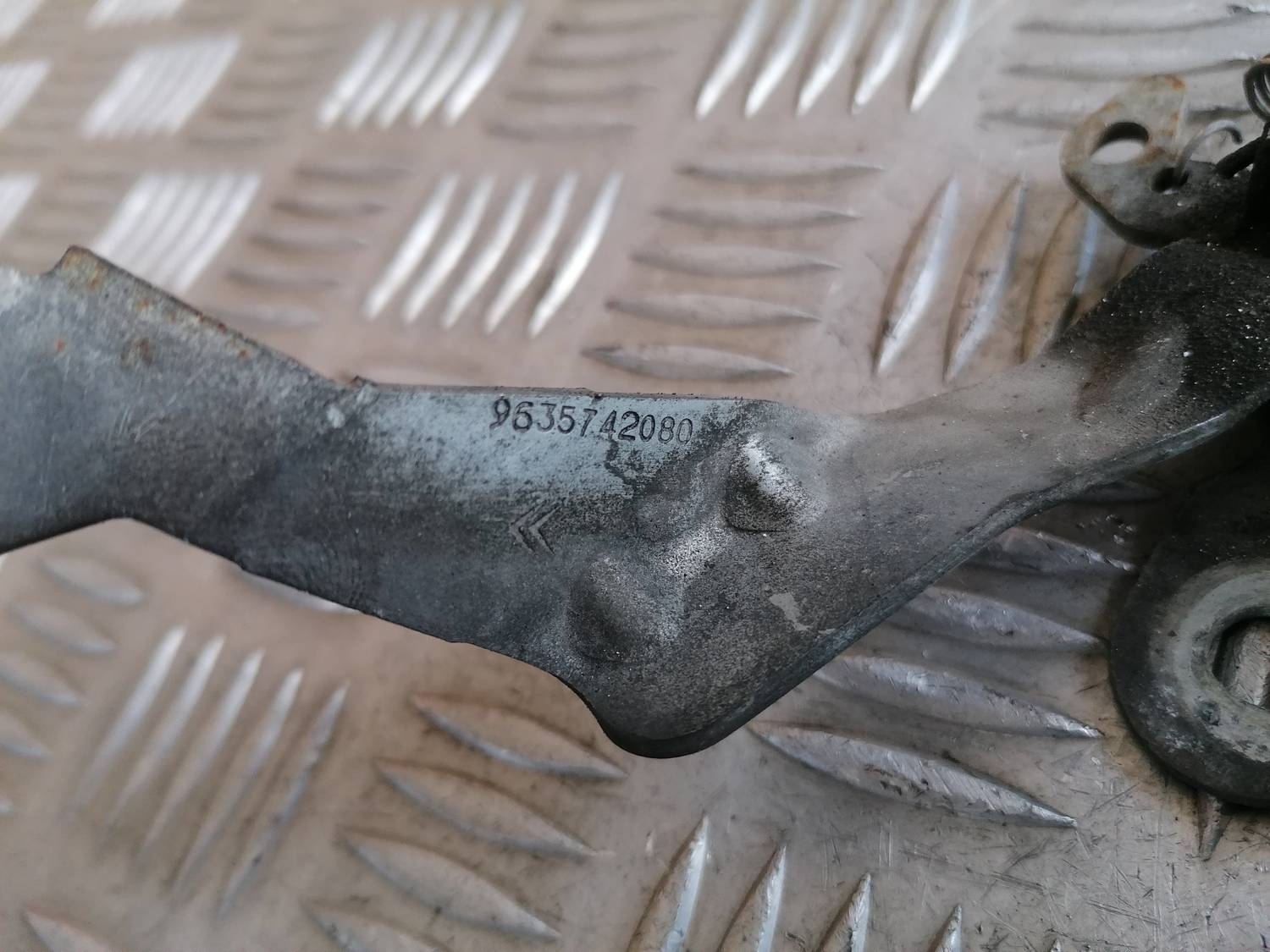 Pārsega slēdzene priekš XSARA PICASSO 2003 4 Pārsega slēdzene priekš XSARA PICASSO 2003