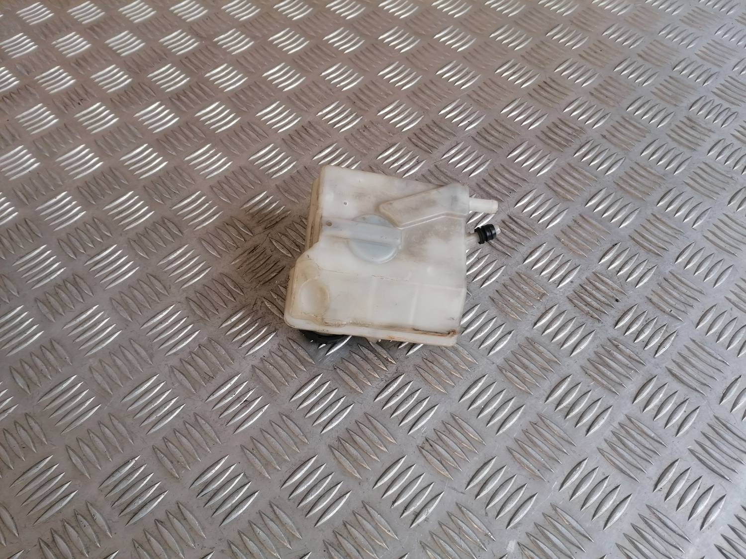 Bremžu šķidruma tvertne priekš XSARA PICASSO 2003 3 Bremžu šķidruma tvertne priekš XSARA PICASSO 2003