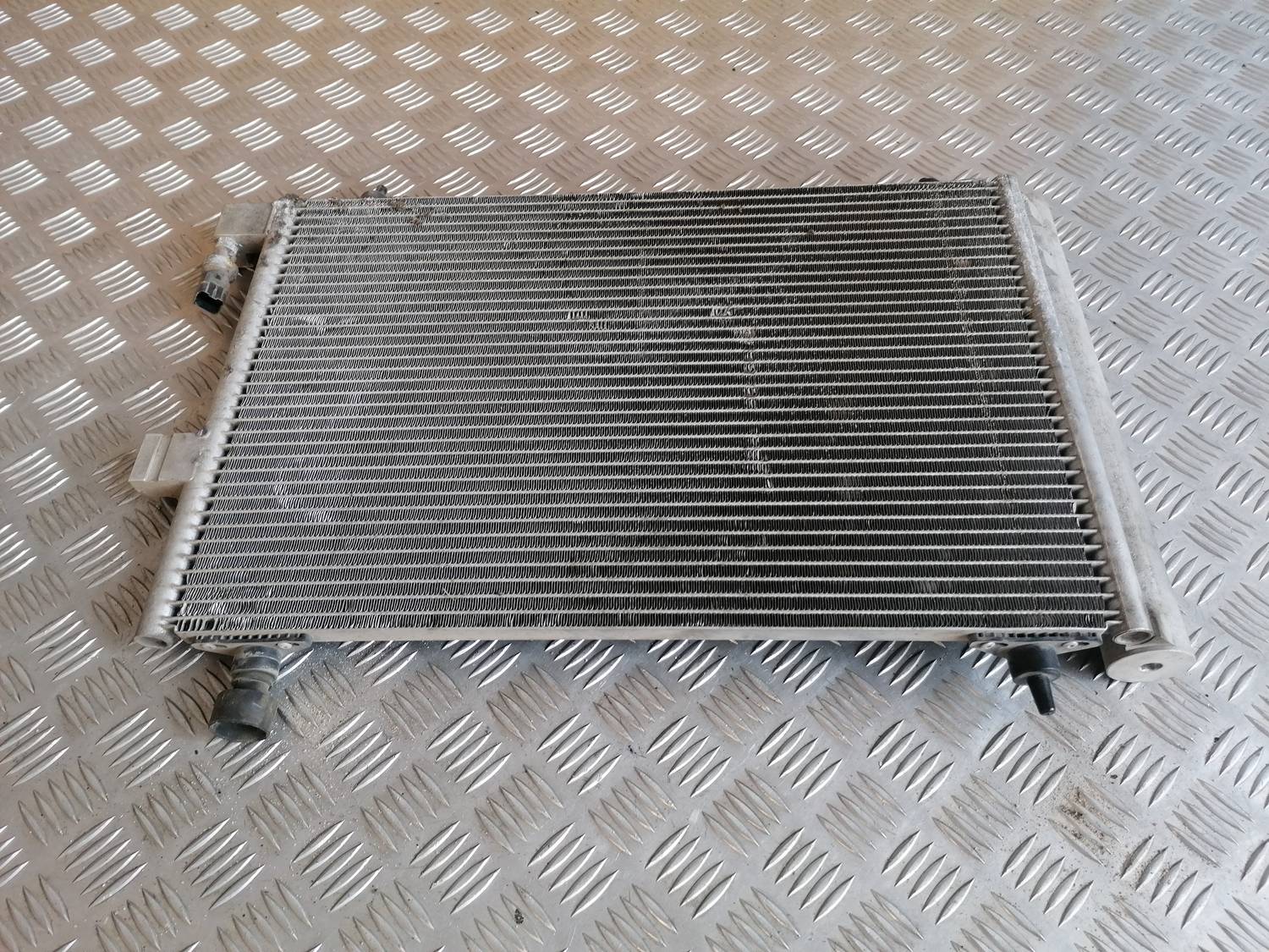 Gaisa kondicioniera radiators priekš XSARA PICASSO 2003 2 Gaisa kondicioniera radiators priekš XSARA PICASSO 2003