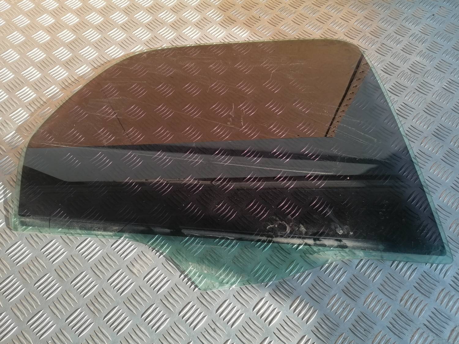 Aizmugurējo labo durvju stikls priekš XSARA PICASSO 2003 1 Aizmugurējo labo durvju stikls priekš XSARA PICASSO 2003