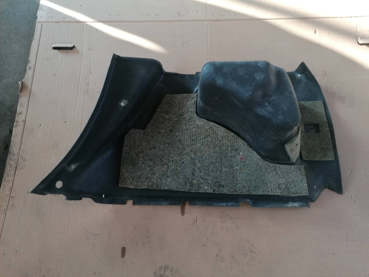 Bagāžnieka nodalījuma sānu apdare priekš XSARA PICASSO 2003 3 Bagāžnieka nodalījuma sānu apdare priekš XSARA PICASSO 2003