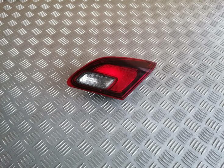Bagāžnieka vāka labais lukturis priekš OPEL ASTRA J 2012