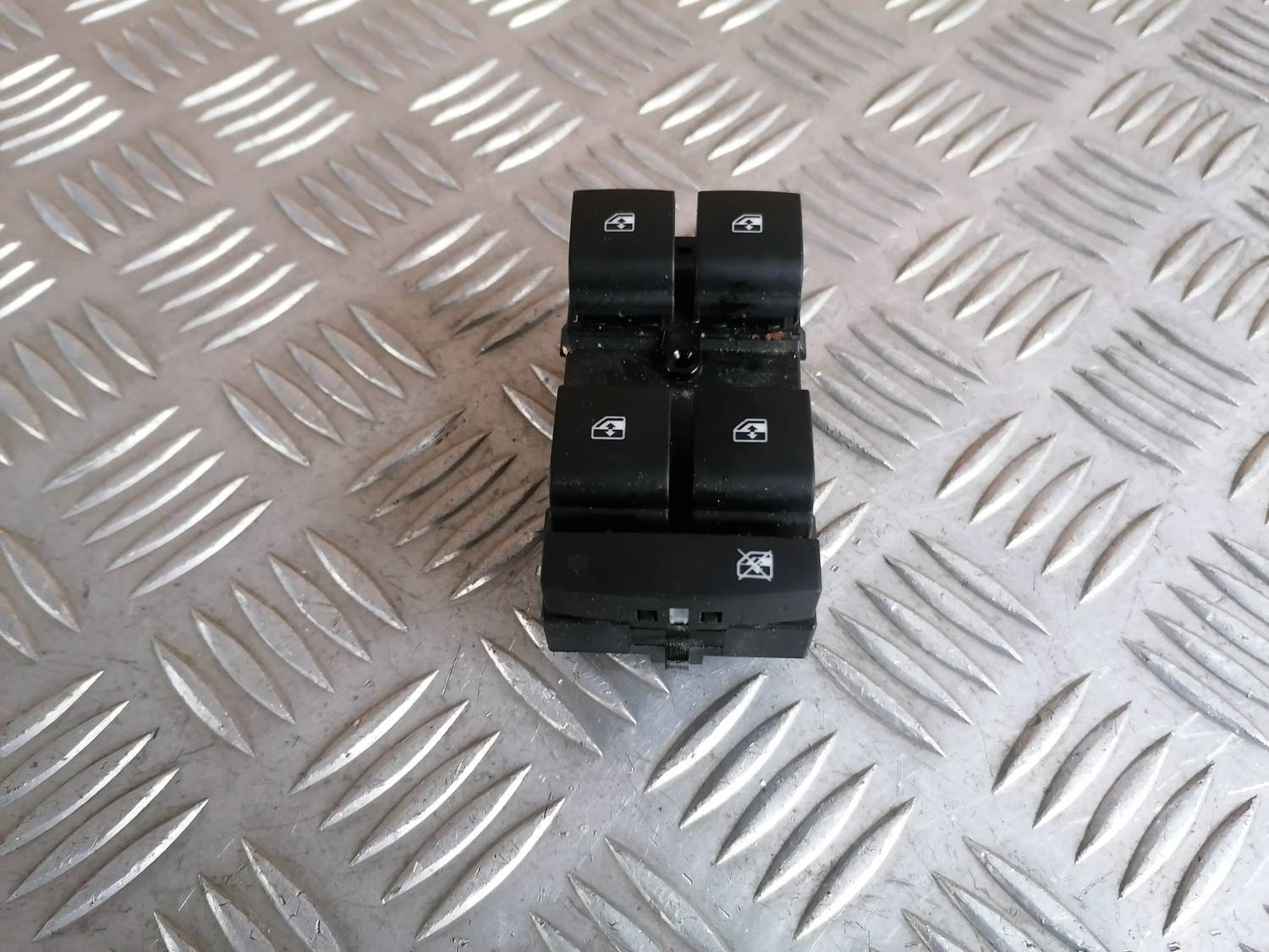 Šofera durvju slēdža pogas priekš OPEL ASTRA J 2012 2 Šofera durvju slēdža pogas priekš OPEL ASTRA J 2012