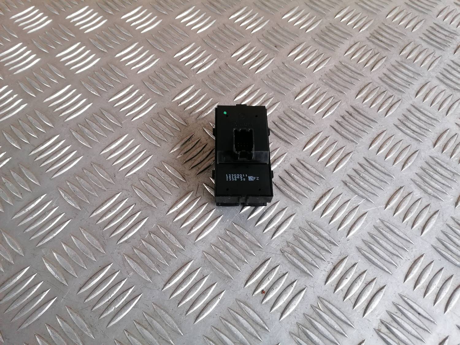 Šofera durvju slēdža pogas priekš OPEL ASTRA J 2012 3 Šofera durvju slēdža pogas priekš OPEL ASTRA J 2012