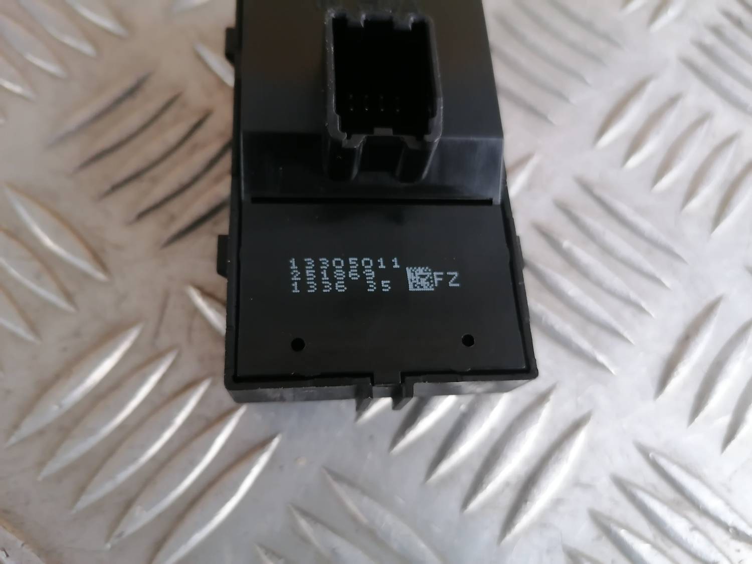 Šofera durvju slēdža pogas priekš OPEL ASTRA J 2012 4 Šofera durvju slēdža pogas priekš OPEL ASTRA J 2012