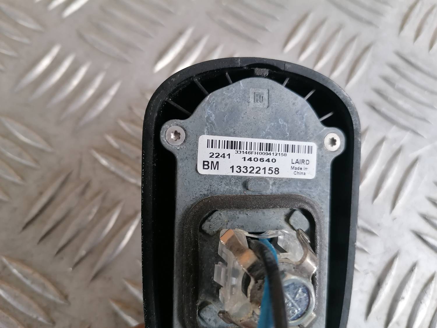 Jumta antena priekš OPEL ASTRA J 2012 5 Jumta antena priekš OPEL ASTRA J 2012