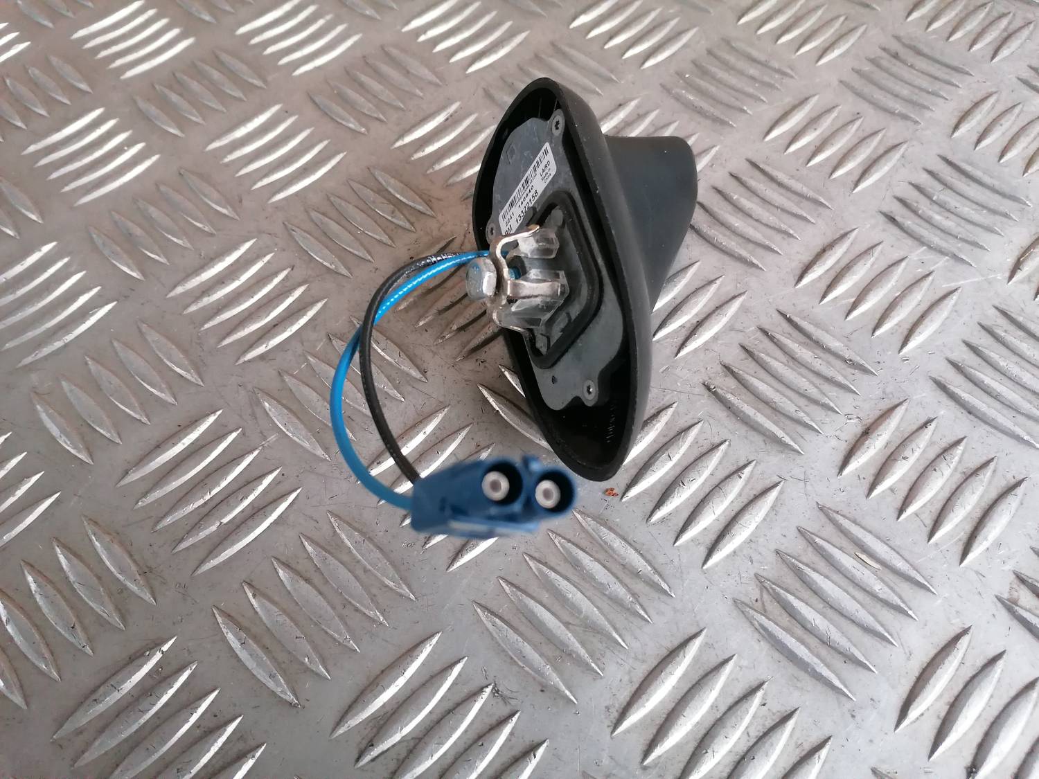 Jumta antena priekš OPEL ASTRA J 2012 4 Jumta antena priekš OPEL ASTRA J 2012