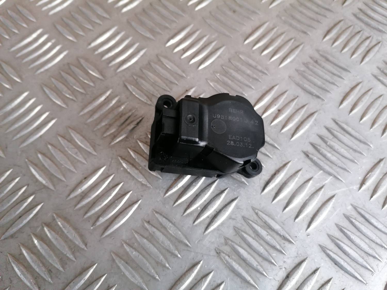 Apsildes sistēmas aktuators priekš OPEL ASTRA J 2012 2 Apsildes sistēmas aktuators priekš OPEL ASTRA J 2012