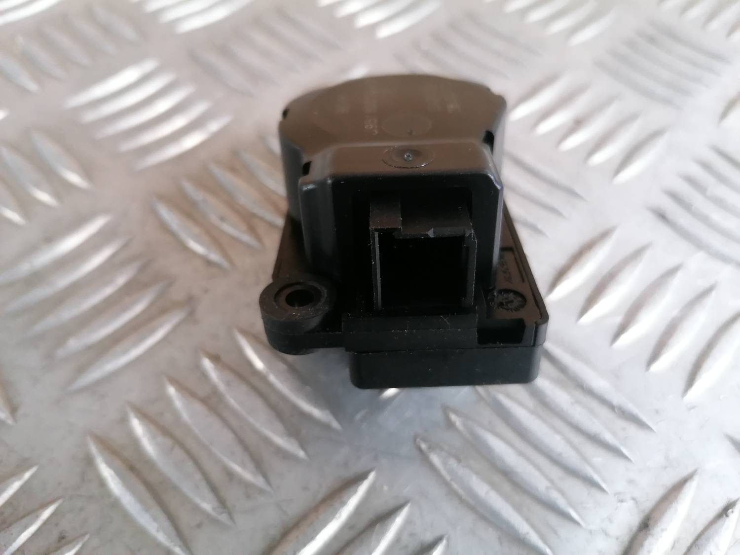 Apsildes sistēmas aktuators priekš OPEL ASTRA J 2012 5 Apsildes sistēmas aktuators priekš OPEL ASTRA J 2012