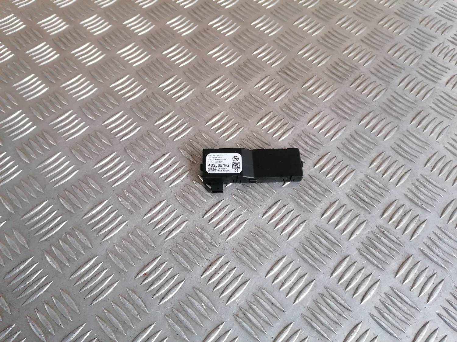 Antenas pastiprinātāja bloks priekš OPEL ASTRA J 2012 1 Antenas pastiprinātāja bloks priekš OPEL ASTRA J 2012