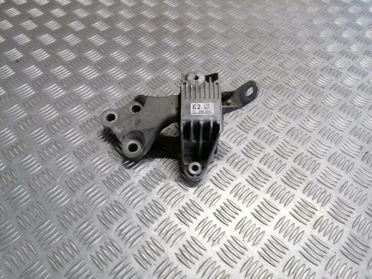 Dzinēja spilvens priekš OPEL ASTRA J 2012