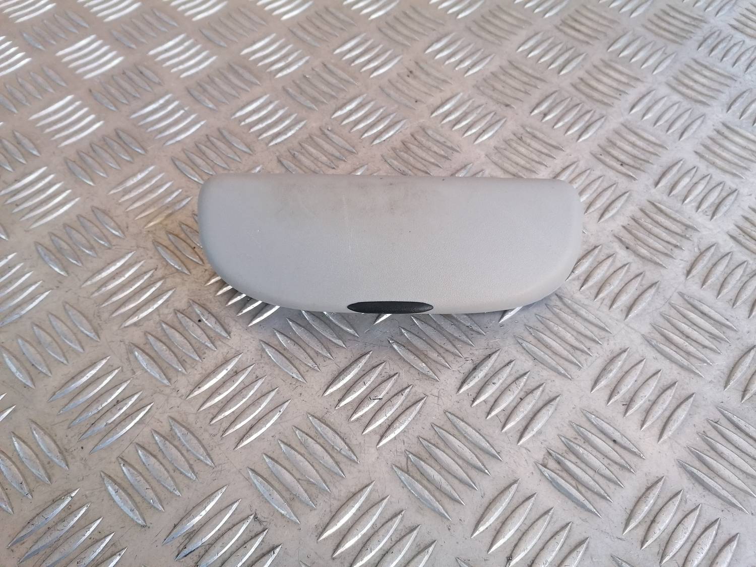 Briļļu uzglabāšanas nodalījums priekš OPEL ASTRA J 2012 2 Briļļu uzglabāšanas nodalījums priekš OPEL ASTRA J 2012