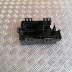 Drošinātāju kārbas korpuss priekš OPEL ASTRA J 2012