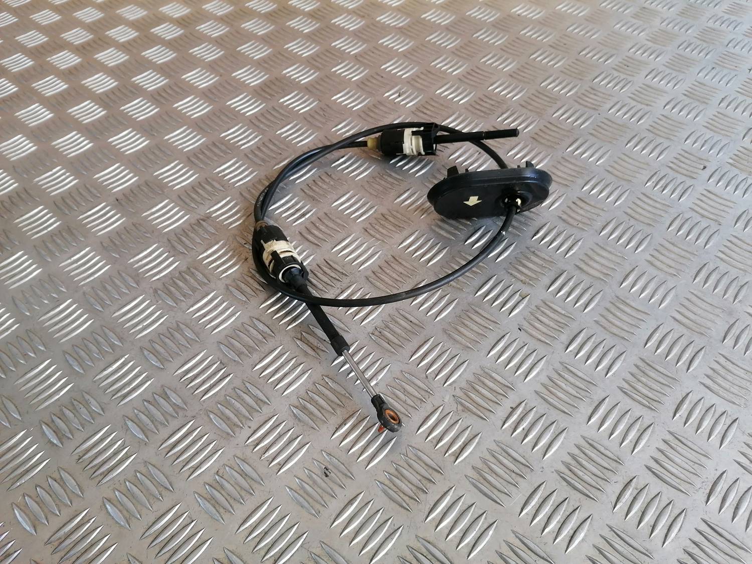 Pārnesumu pārslēgšanas mehānisma troses priekš OPEL ASTRA J 2012 2 Pārnesumu pārslēgšanas mehānisma troses priekš OPEL ASTRA J 2012