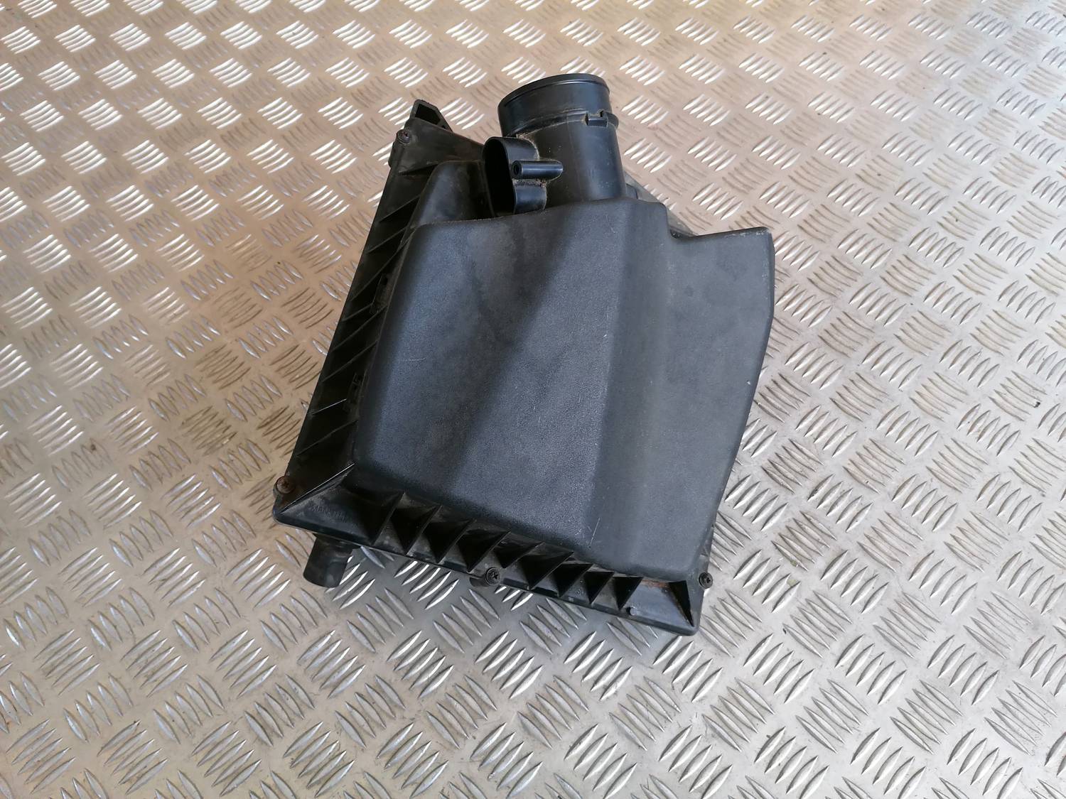 Gaisa filtra korpuss priekš OPEL ASTRA J 2012 4 Gaisa filtra korpuss priekš OPEL ASTRA J 2012