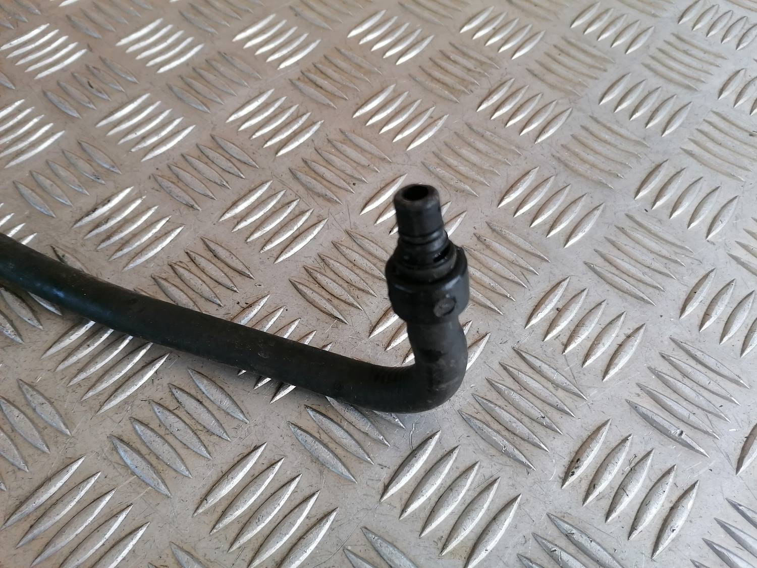 Dzesēšanas caurule priekš OPEL ASTRA J 2012 2 Dzesēšanas caurule priekš OPEL ASTRA J 2012