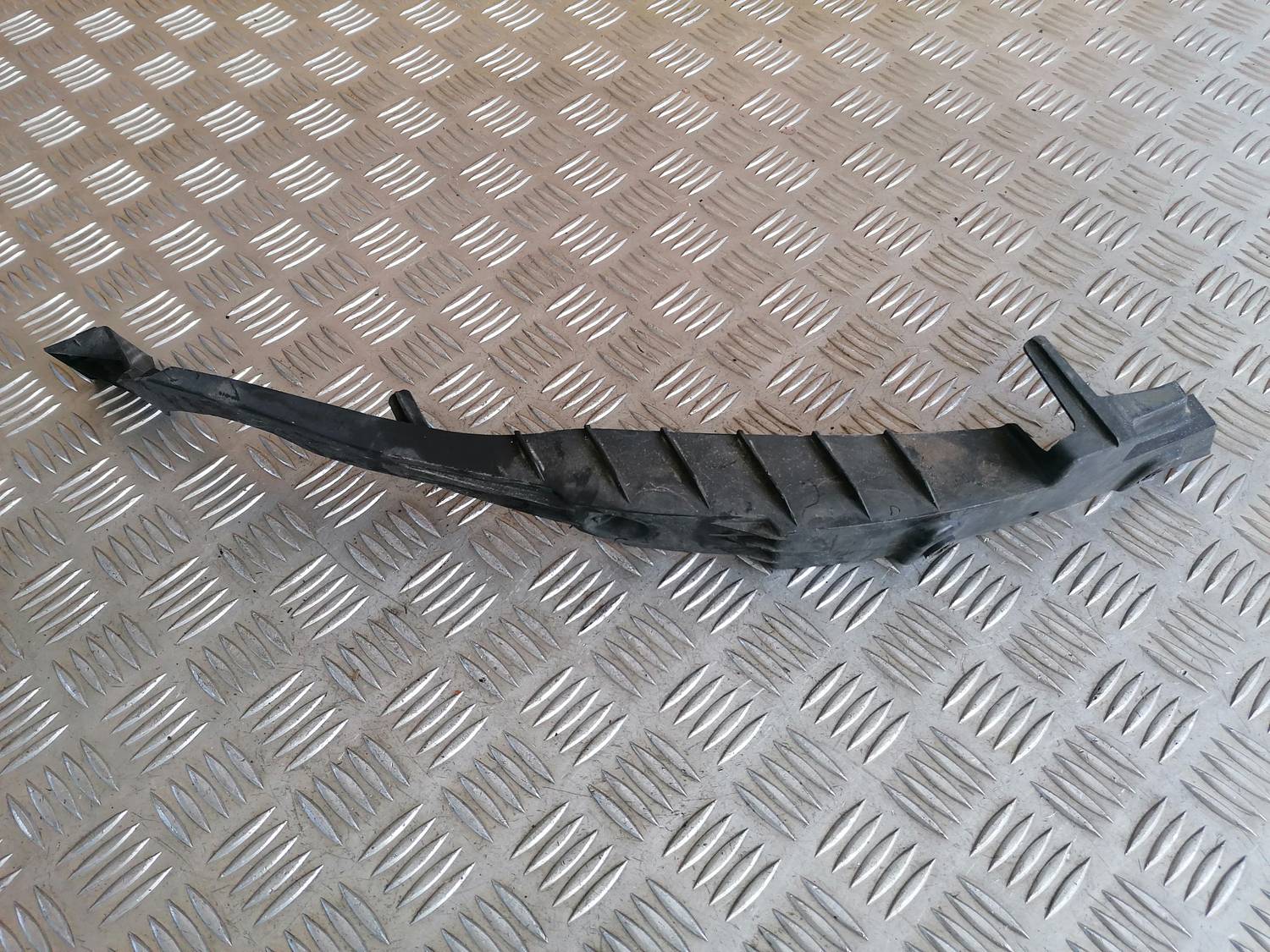 Priekšēja luktura kronšteins priekš OPEL ASTRA J 2012 2 Priekšēja luktura kronšteins priekš OPEL ASTRA J 2012