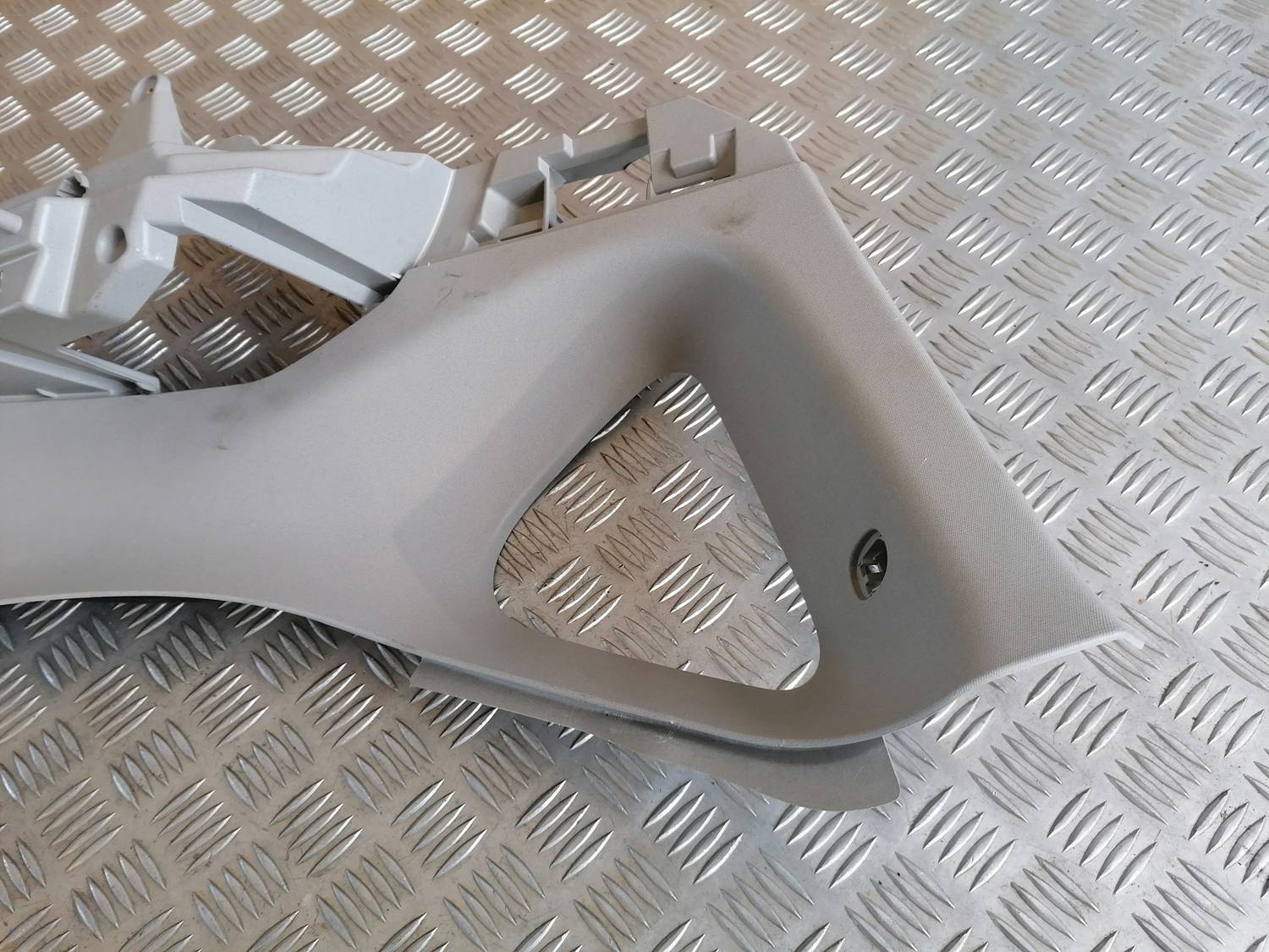 Bagažnieka nodalījuma statnes apdare priekš OPEL ASTRA J 2012 3 Bagažnieka nodalījuma statnes apdare priekš OPEL ASTRA J 2012