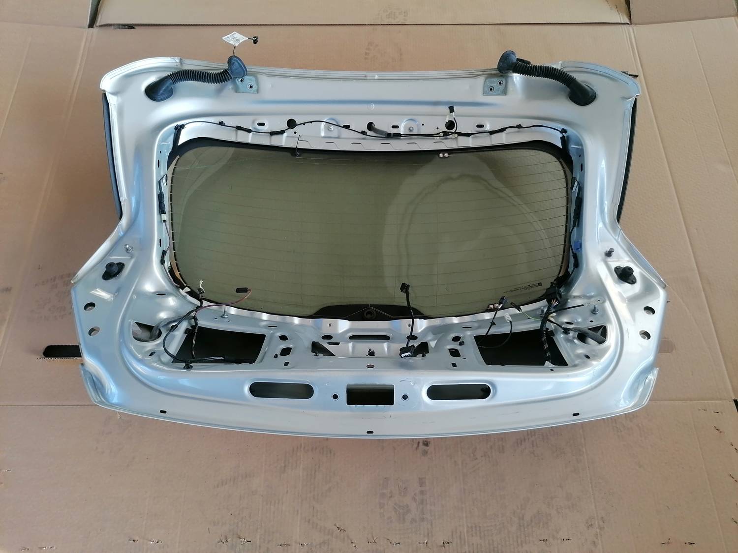 Bagāžnieka vāks priekš OPEL ASTRA J 2012 7 Bagāžnieka vāks priekš OPEL ASTRA J 2012