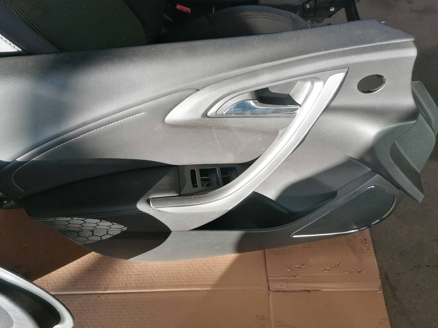 Sēdekļu komplekts priekš OPEL ASTRA J 2012 3 Sēdekļu komplekts priekš OPEL ASTRA J 2012