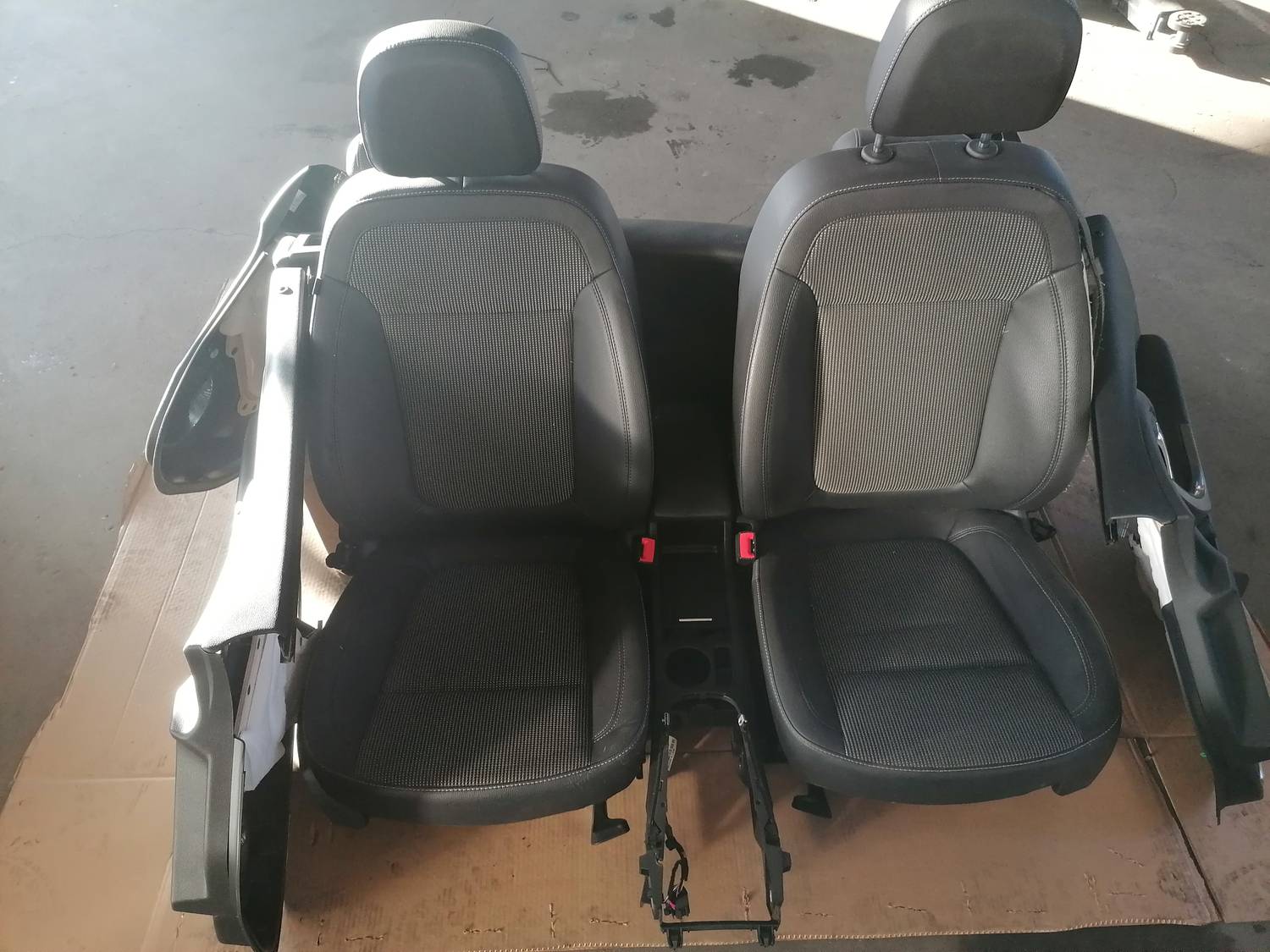 Sēdekļu komplekts priekš OPEL ASTRA J 2012 4 Sēdekļu komplekts priekš OPEL ASTRA J 2012