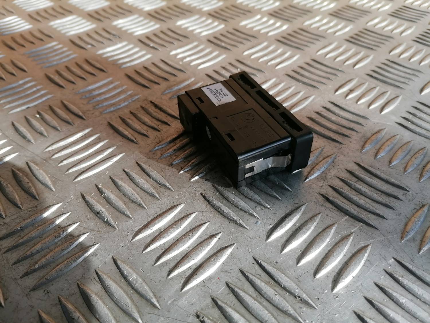 Mērinstrumentu paneļa pārslēgšanas pogas priekš BMW 318D E46 2002 SEDAN 4 Mērinstrumentu paneļa pārslēgšanas pogas priekš BMW 318D E46 2002 SEDAN