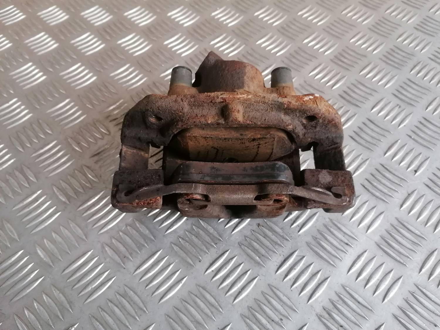 Priekšējais labais suports priekš BMW 318D E46 2002 SEDAN 1 Priekšējais labais suports priekš BMW 318D E46 2002 SEDAN