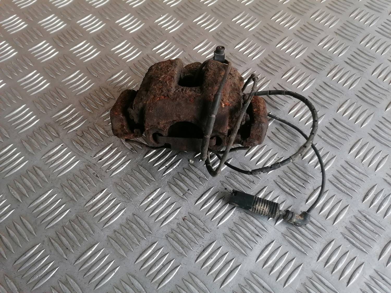 Aizmugurējais labais suports priekš BMW 318D E46 2002 SEDAN 2 Aizmugurējais labais suports priekš BMW 318D E46 2002 SEDAN