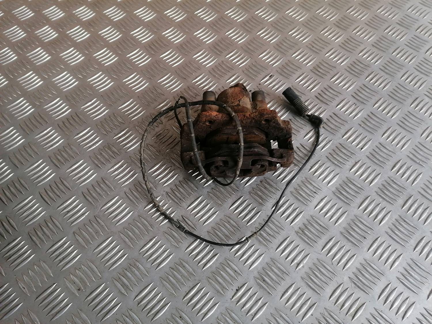 Aizmugurējais labais suports priekš BMW 318D E46 2002 SEDAN 3 Aizmugurējais labais suports priekš BMW 318D E46 2002 SEDAN