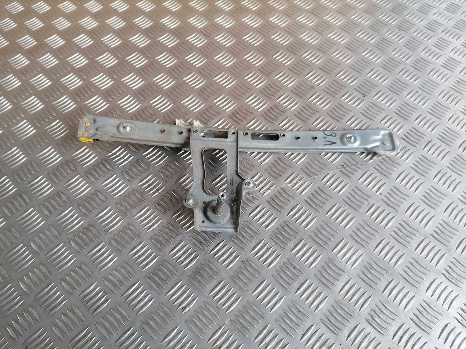 Stikla pacelšanas mehānisms aizmugurējais kreisais priekš BMW 318D E46 2002 SEDAN 1 Stikla pacelšanas mehānisms aizmugurējais kreisais priekš BMW 318D E46 2002 SEDAN