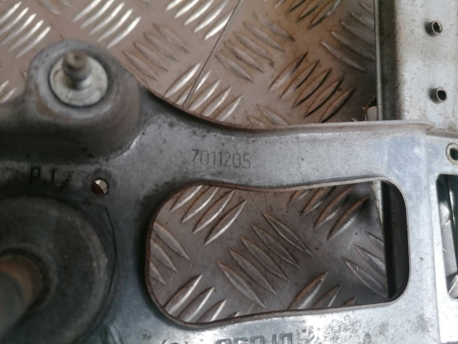 Stikla pacelšanas mehānisms aizmugurējais kreisais priekš BMW 318D E46 2002 SEDAN 4 Stikla pacelšanas mehānisms aizmugurējais kreisais priekš BMW 318D E46 2002 SEDAN